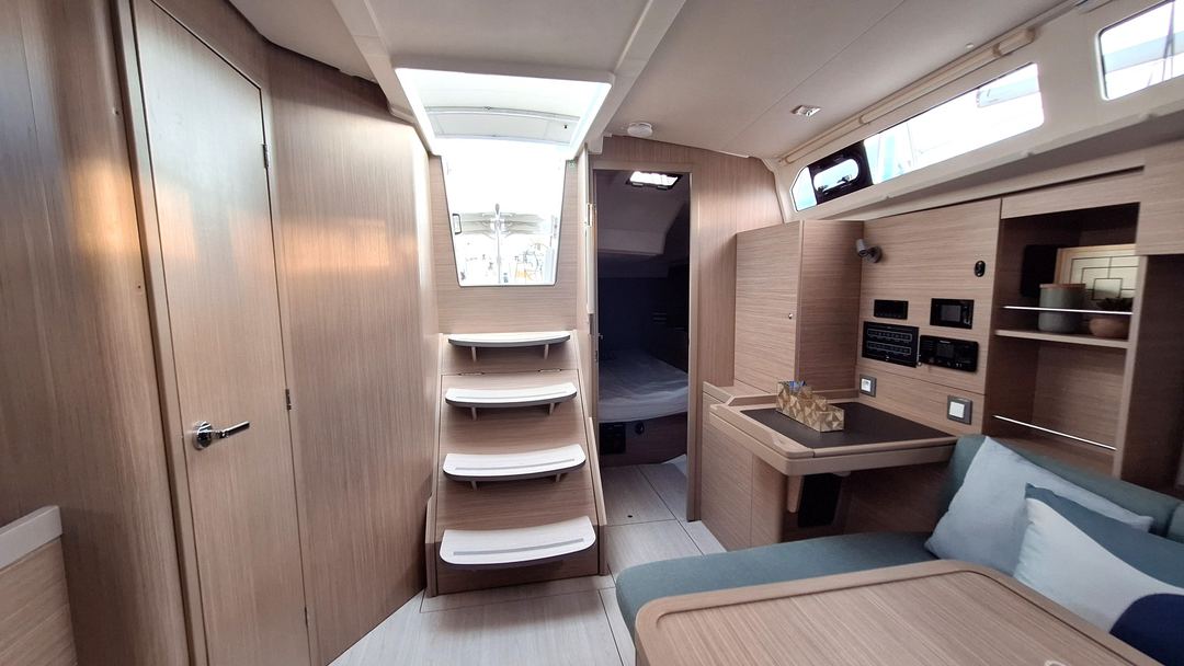 Oceanis 37.1